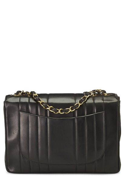 Chanel, Jumbo demi-rabat vertical en cuir d'agneau noir d'occasion, noir