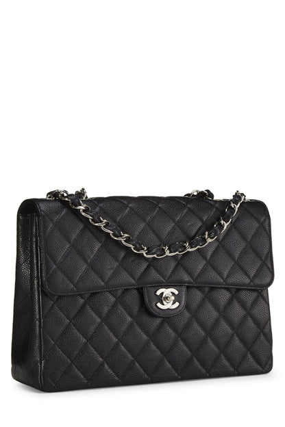 Chanel, Jumbo con media solapa de caviar acolchado negro Pre-Loved, Negro