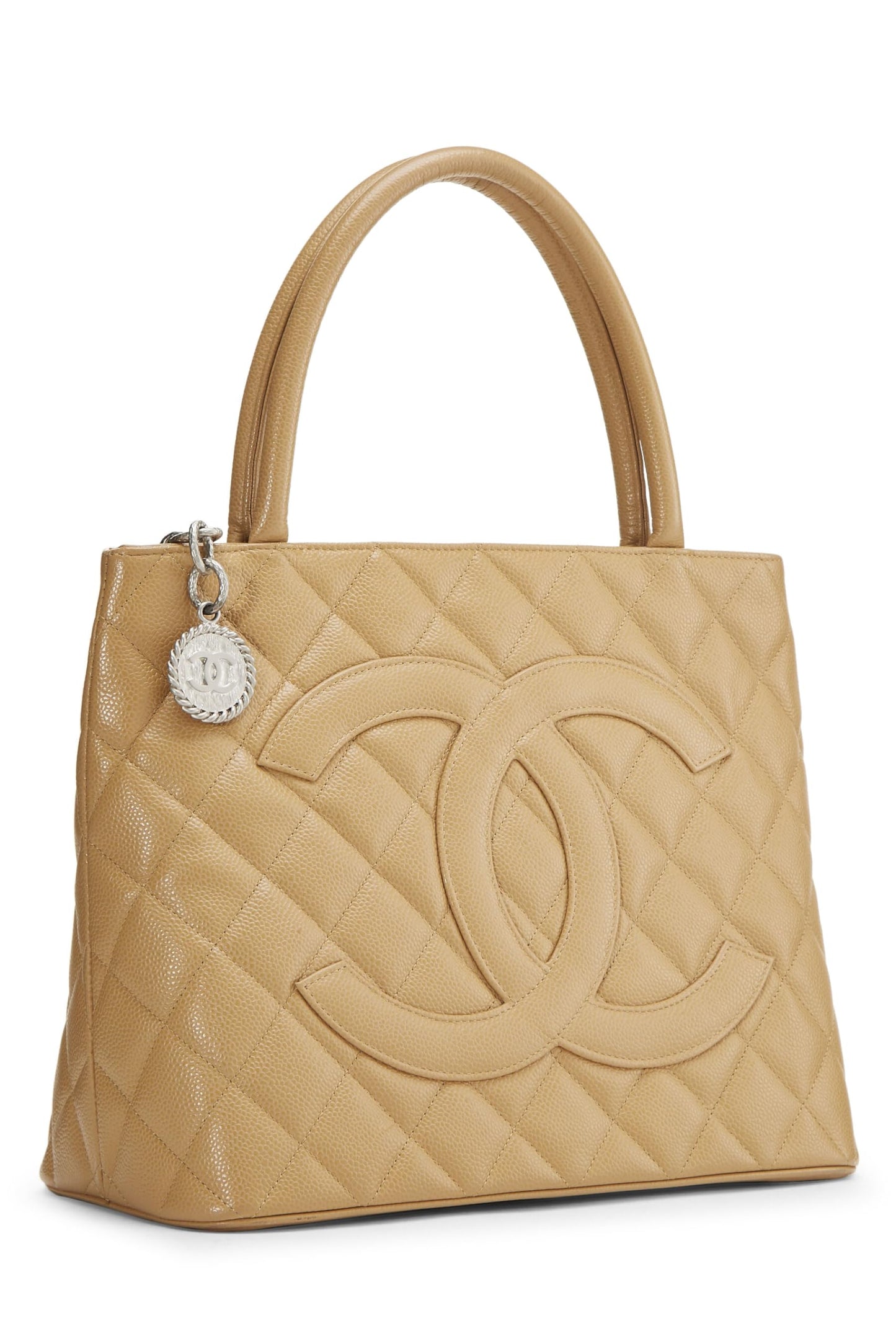 Chanel, sac fourre-tout matelassé à médaillon en caviar beige d'occasion, beige