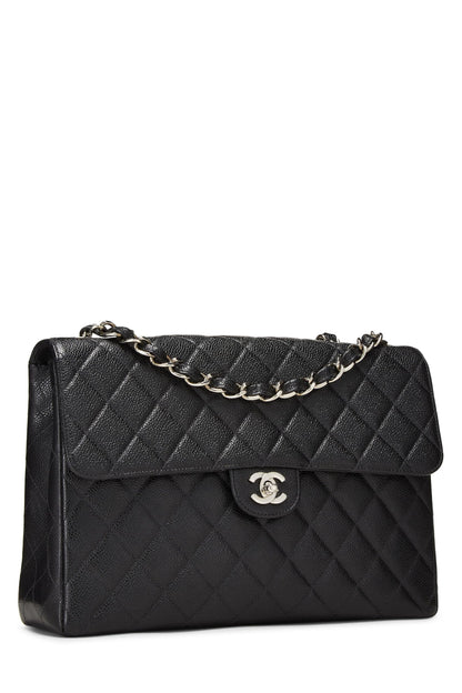 Chanel, Jumbo con media solapa de caviar acolchado negro Pre-Loved, Negro