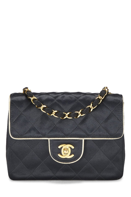 Chanel, Mini sac à rabat à demi-patte en satin matelassé noir d'occasion, noir