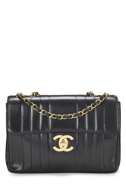 Chanel, Jumbo demi-rabat vertical en cuir d'agneau noir d'occasion, noir