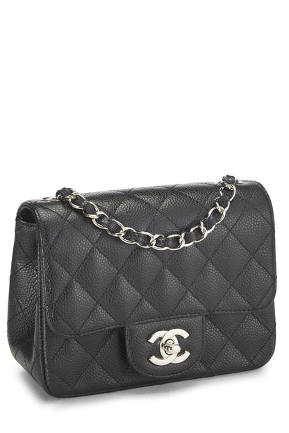 Chanel, Mini Mini con solapa cuadrada clásica de caviar acolchado negro Pre-Loved, Negro