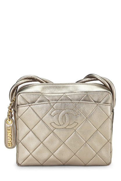 Chanel, Mini sac à bandoulière en cuir d'agneau matelassé métallisé doré d'occasion, doré