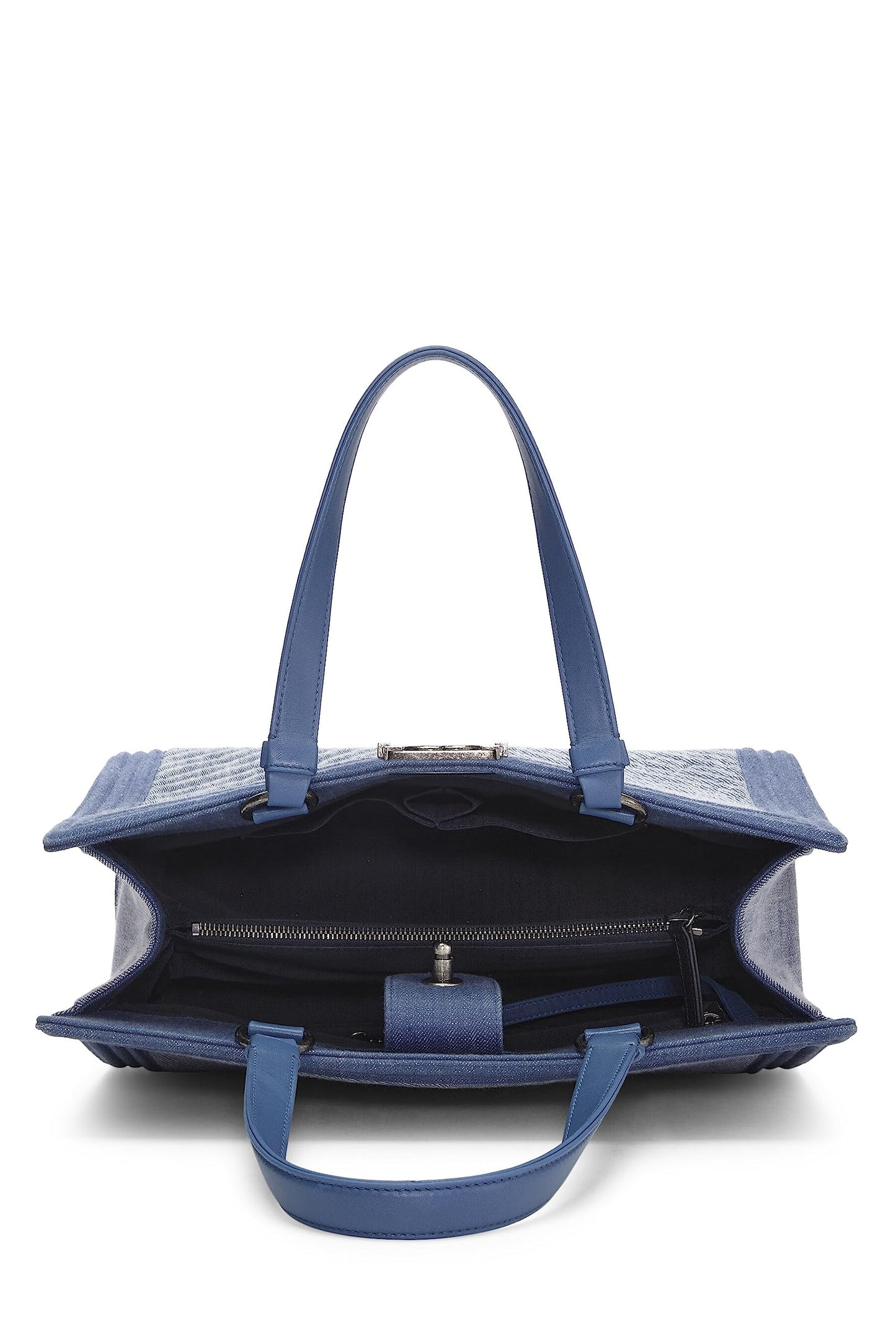 Chanel, grand sac cabas en denim bleu Chevron Boy d'occasion, bleu