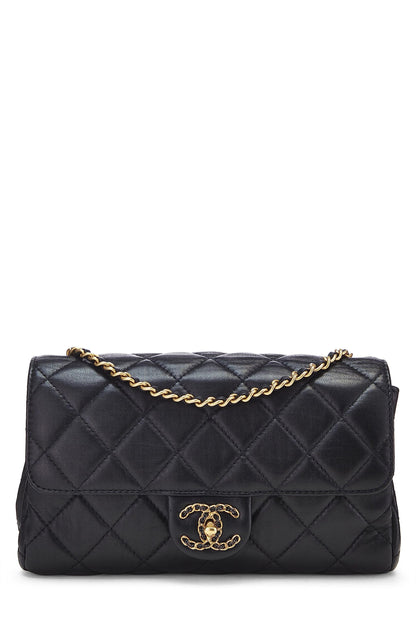 Chanel, petit sac à rabat en cuir d'agneau matelassé noir d'occasion, noir