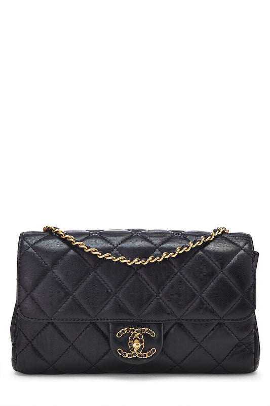 Chanel, Solapa de cadena pequeña de piel de cordero acolchada negra Pre-Loved, Negro