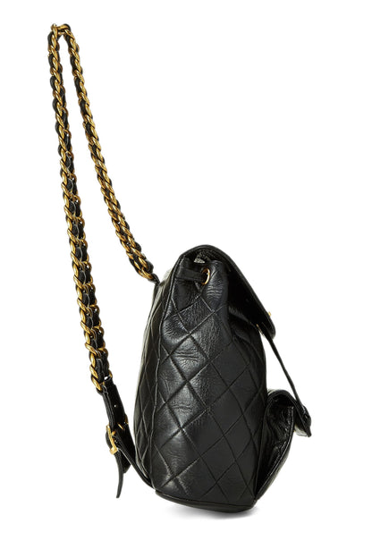 Chanel, Mochila clásica mediana 'CC' de piel de cordero acolchada negra Pre-Loved, Negro