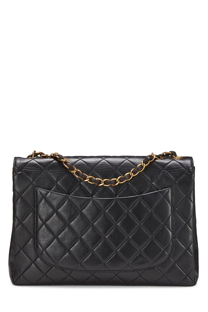 Chanel, Jumbo con media solapa acolchada de piel de cordero negra Pre-Loved, Negro