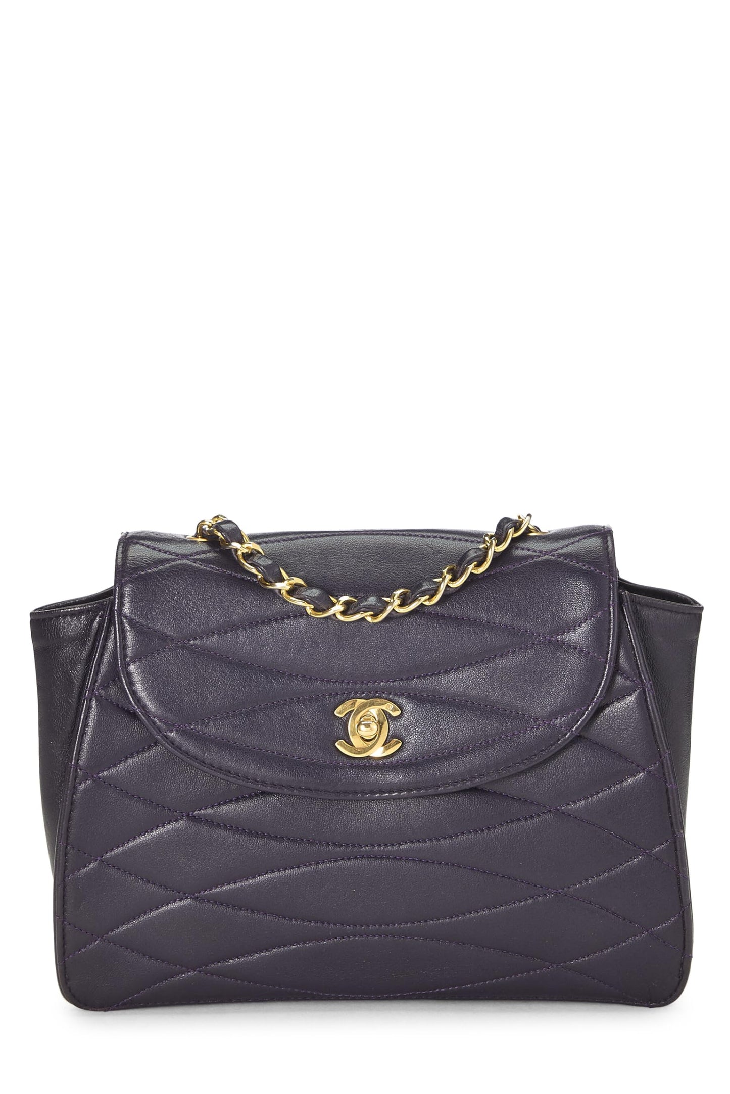 Chanel, Petit sac à rabat rond en cuir d'agneau matelassé violet d'occasion, violet