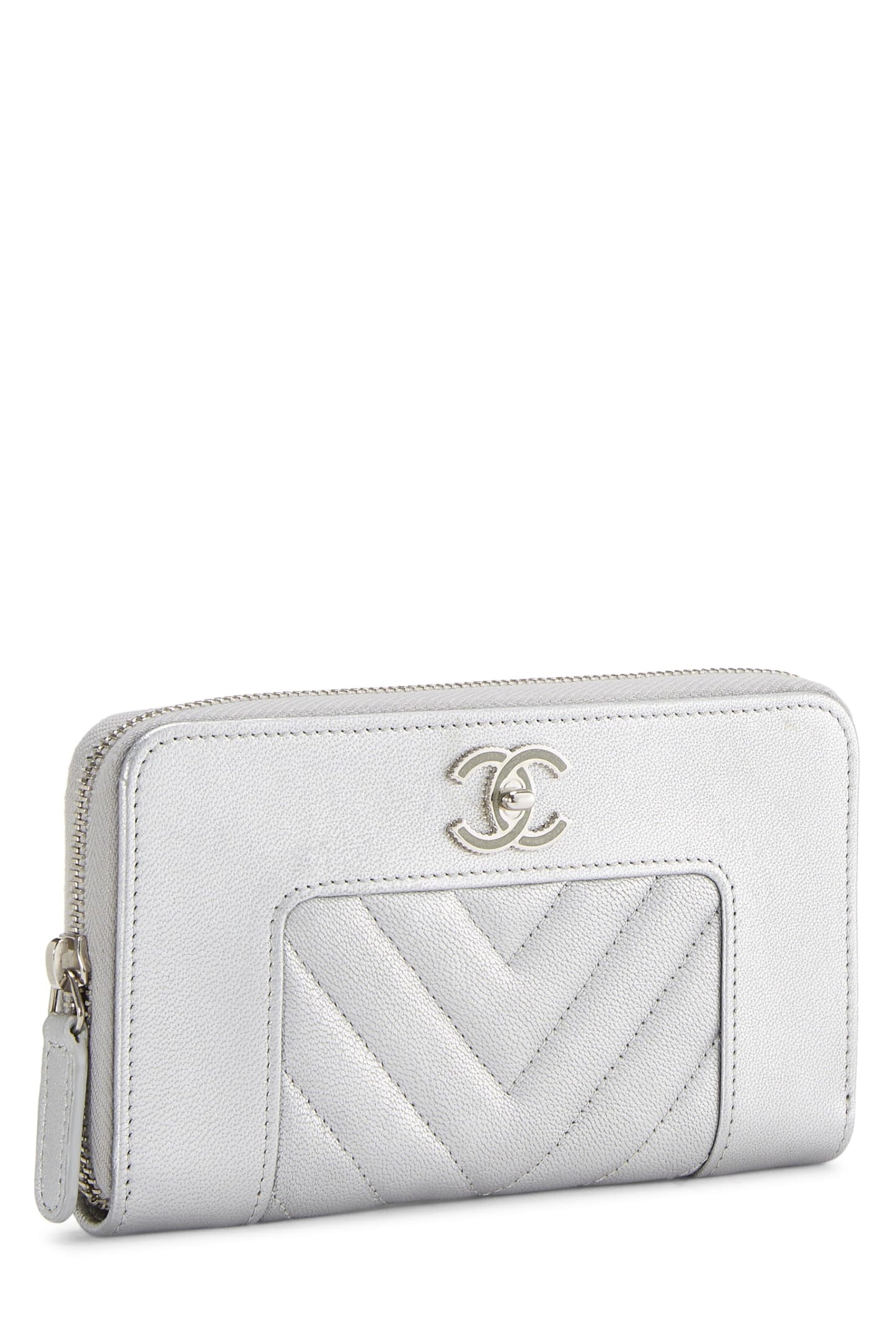 Chanel, Mademoiselle Vintage Zippy en cuir d'agneau argenté d'occasion, argent