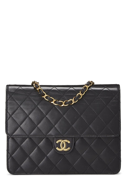 Chanel, Petit sac à rabat en cuir d'agneau matelassé noir d'occasion, noir