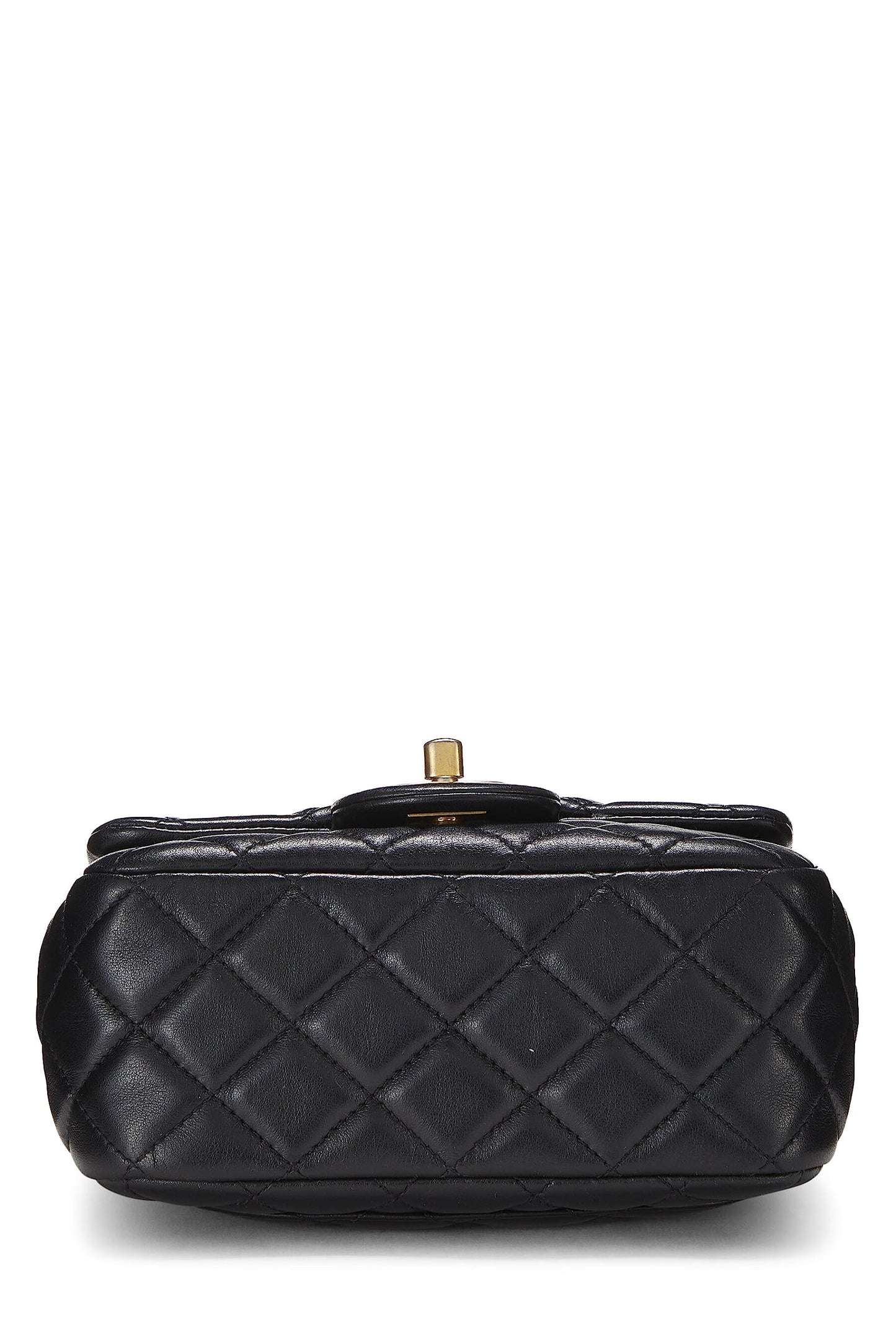 Chanel, Mini Mini con solapa cuadrada Romance acolchada de piel de cordero negra Pre-Loved, Negro