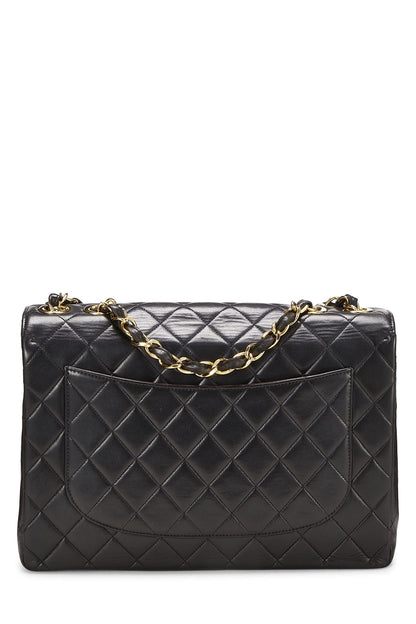 Chanel, Jumbo demi-rabat en cuir d'agneau matelassé noir d'occasion, noir