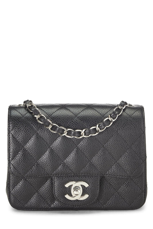 Chanel, Mini Mini con solapa cuadrada clásica de caviar acolchado negro Pre-Loved, Negro