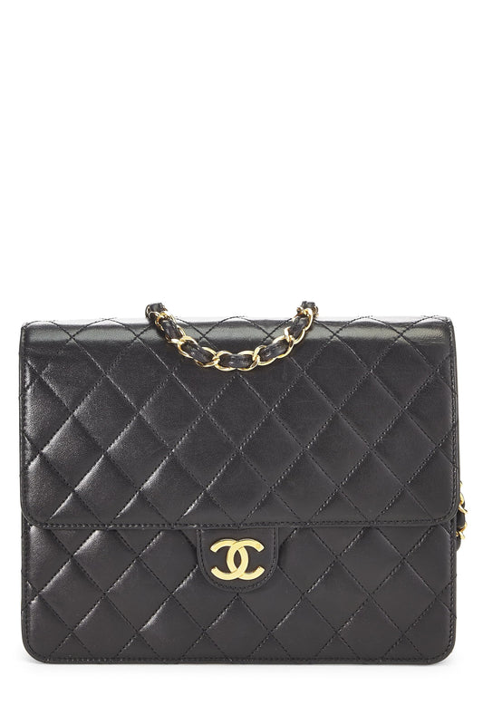 Chanel, Petit sac à rabat en cuir d'agneau matelassé noir d'occasion, noir