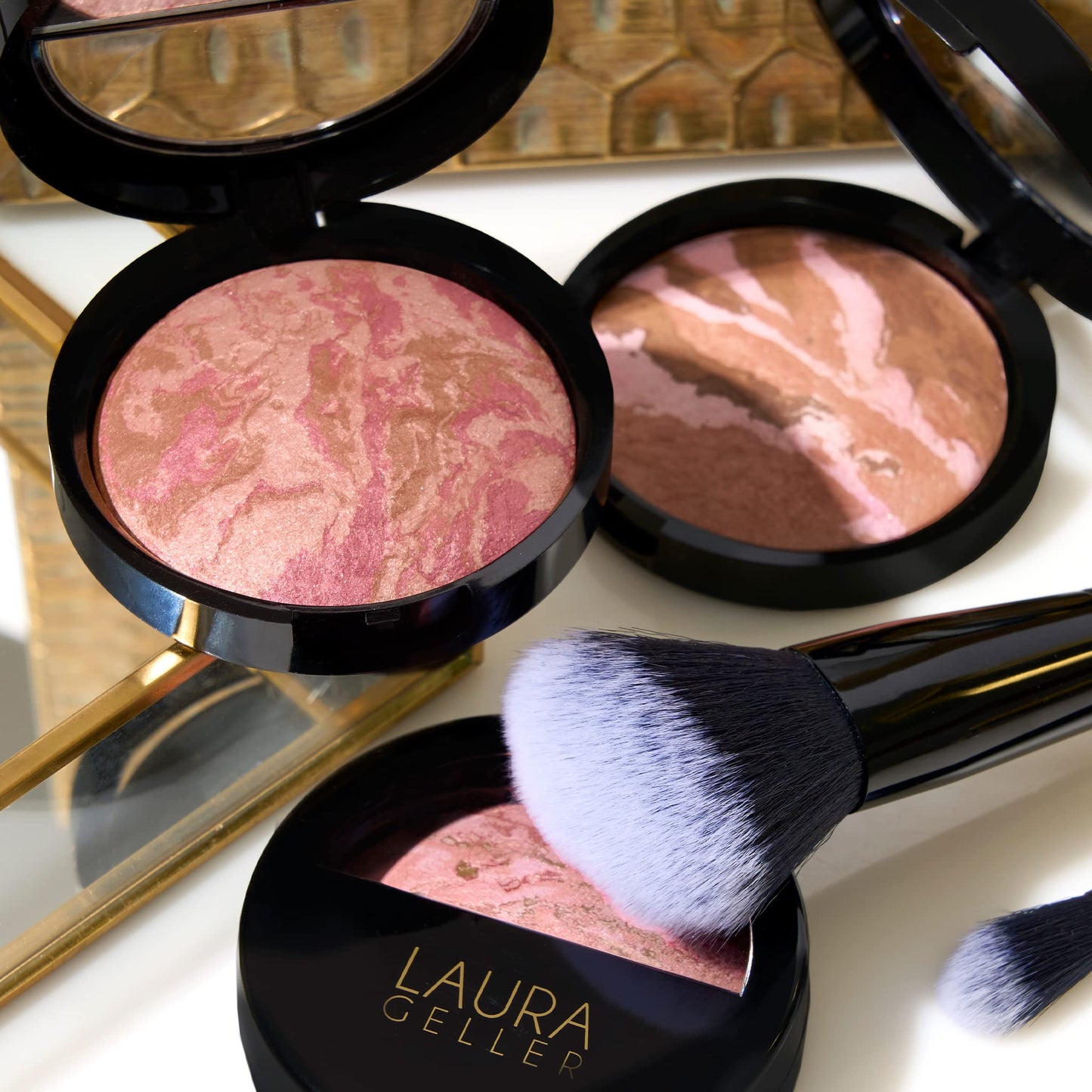 LAURA GELLER NEW YORK Bronceador 2 en 1 Baked Blush-n-Bronze, colorete Berry Bronze + brocha retráctil en ángulo Kabuki