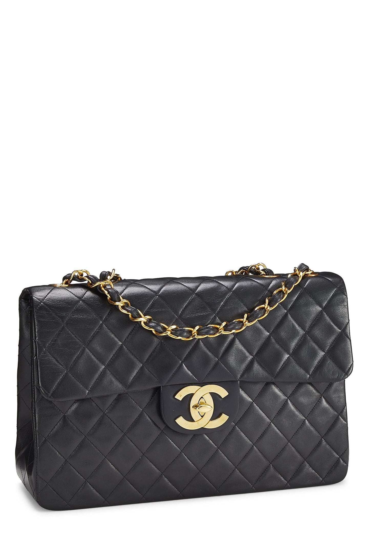 Chanel, Maxi sac à rabat demi-longueur en cuir d'agneau matelassé noir d'occasion, noir