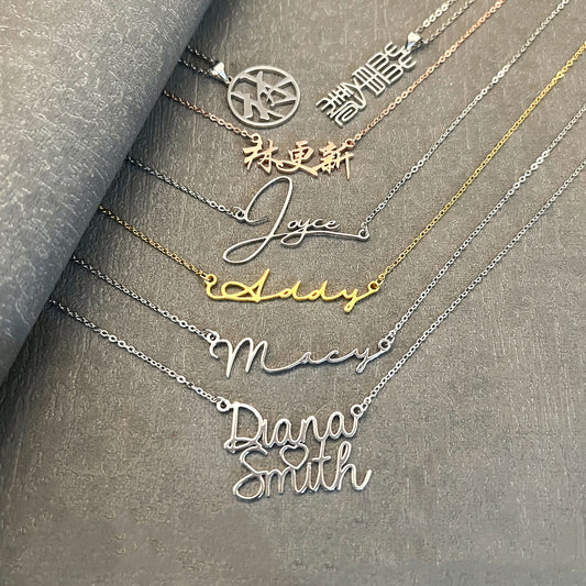 Collar con nombre y letra en inglés en plata de ley S925