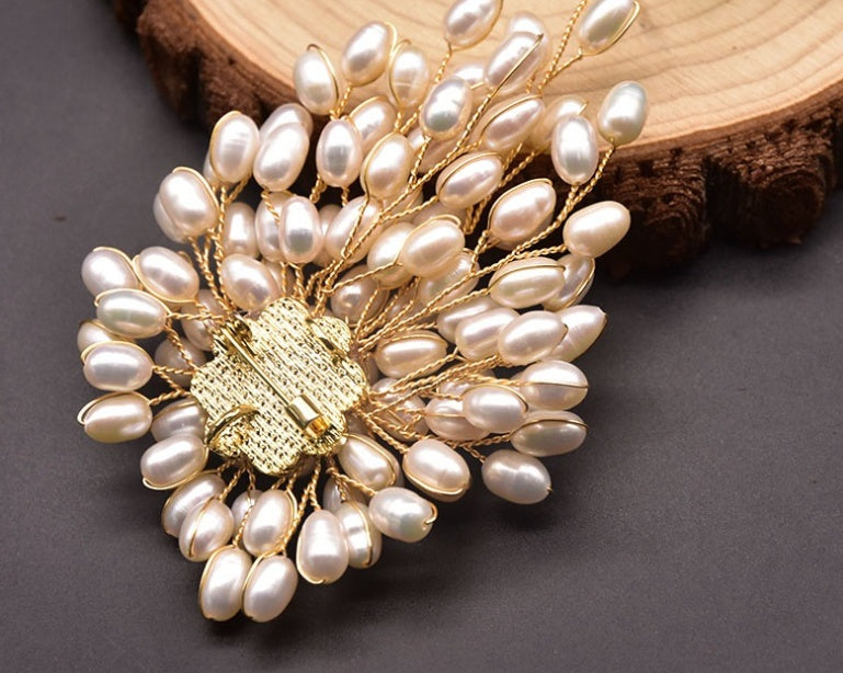 Natural Pearl Brooch Female European And American Retro Pure Hand-woven Pearl Brooch