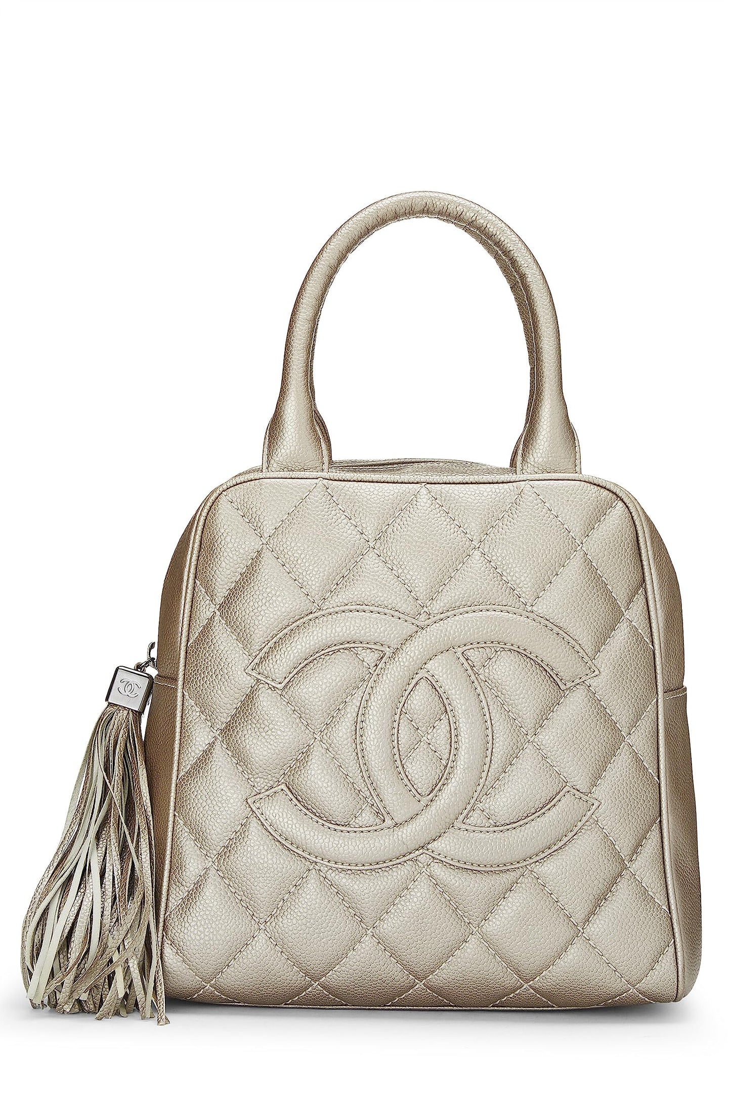 Chanel, Bolso de mano con borlas de caviar acolchado plateado metalizado Pre-Loved, Plata