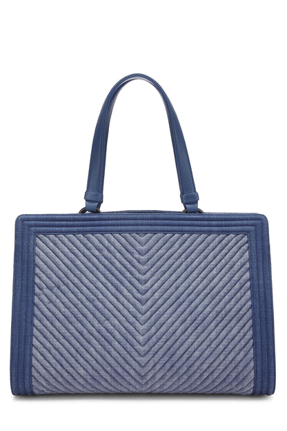 Chanel, grand sac cabas en denim bleu Chevron Boy d'occasion, bleu