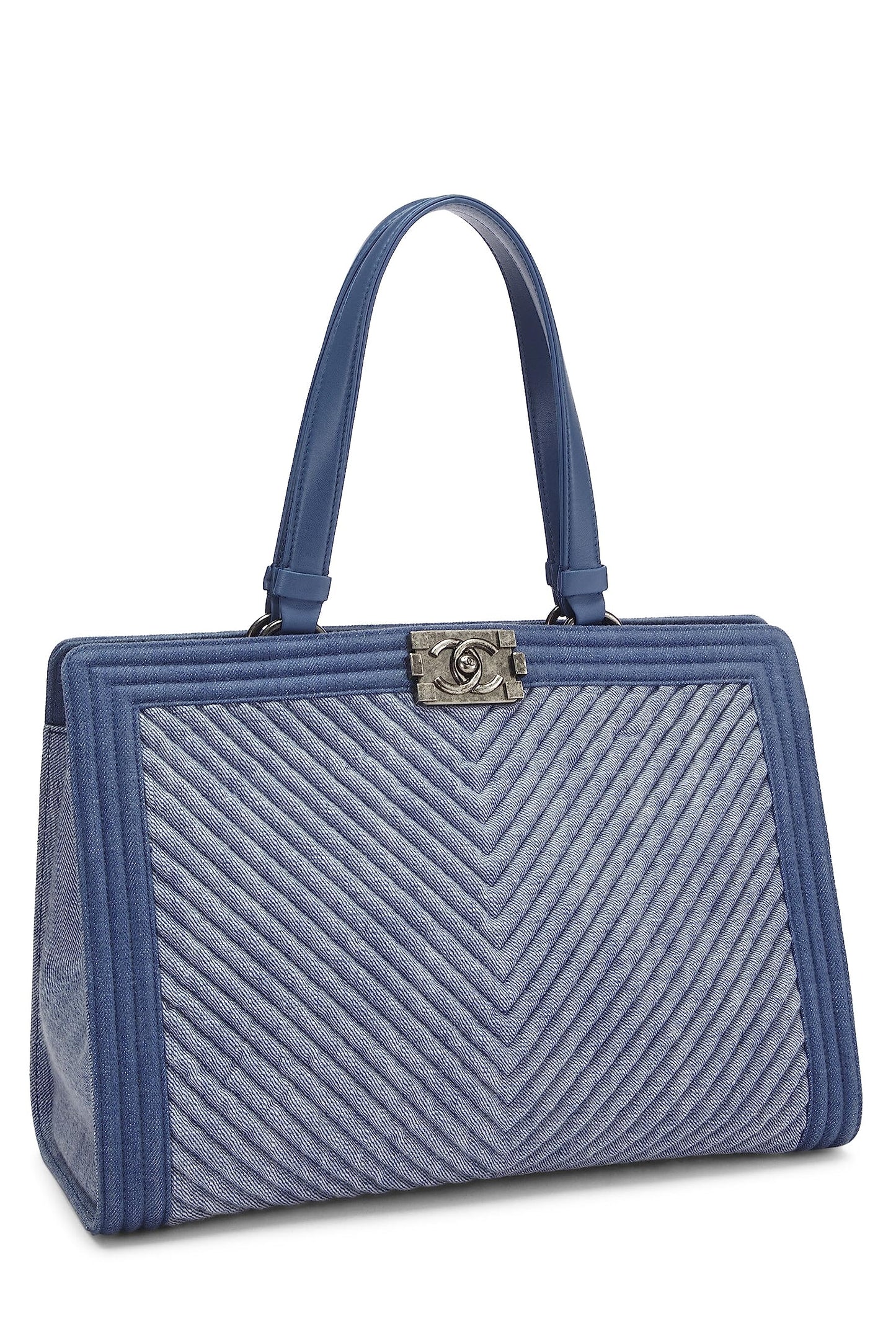 Chanel, grand sac cabas en denim bleu Chevron Boy d'occasion, bleu