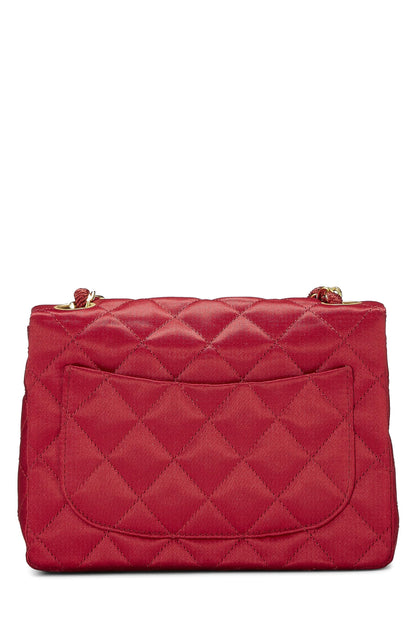 Chanel, Mini sac à rabat en satin matelassé rouge d'occasion, rouge