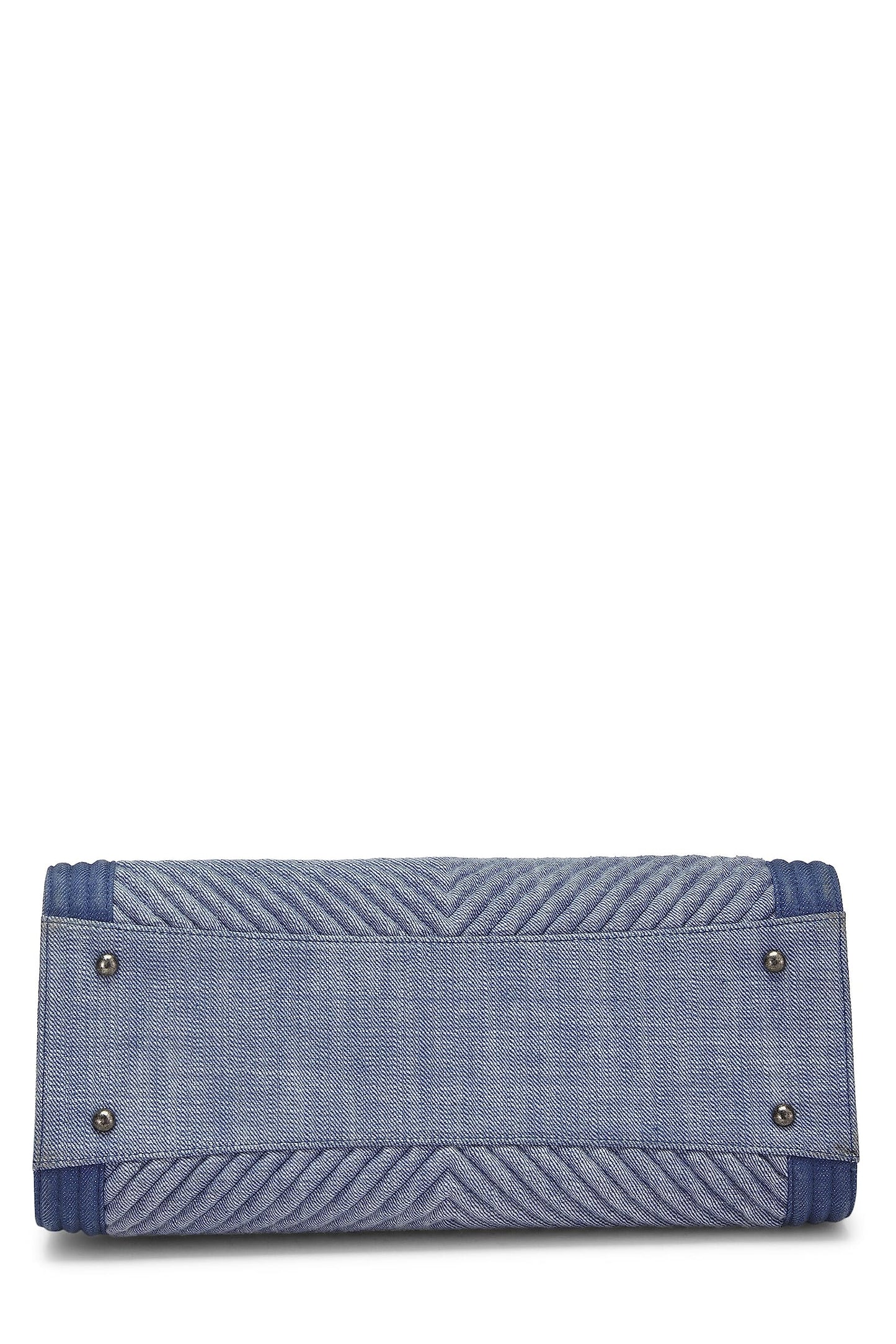 Chanel, grand sac cabas en denim bleu Chevron Boy d'occasion, bleu