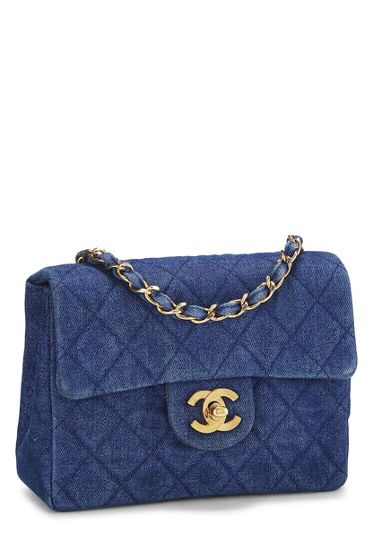 Chanel, Mini sac à rabat en denim bleu d'occasion, bleu