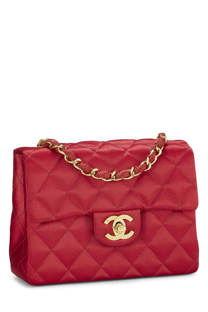 Chanel, Mini sac à rabat en satin matelassé rouge d'occasion, rouge