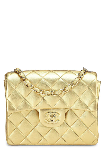 Chanel, Bolso cuadrado con solapa y piel de cordero acolchada en oro Pre-Loved, Dorado