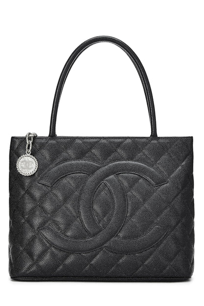 Chanel, sac fourre-tout matelassé noir à médaillon en caviar d'occasion, noir