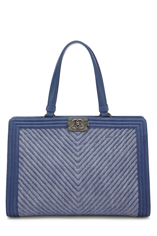 Chanel, grand sac cabas en denim bleu Chevron Boy d'occasion, bleu