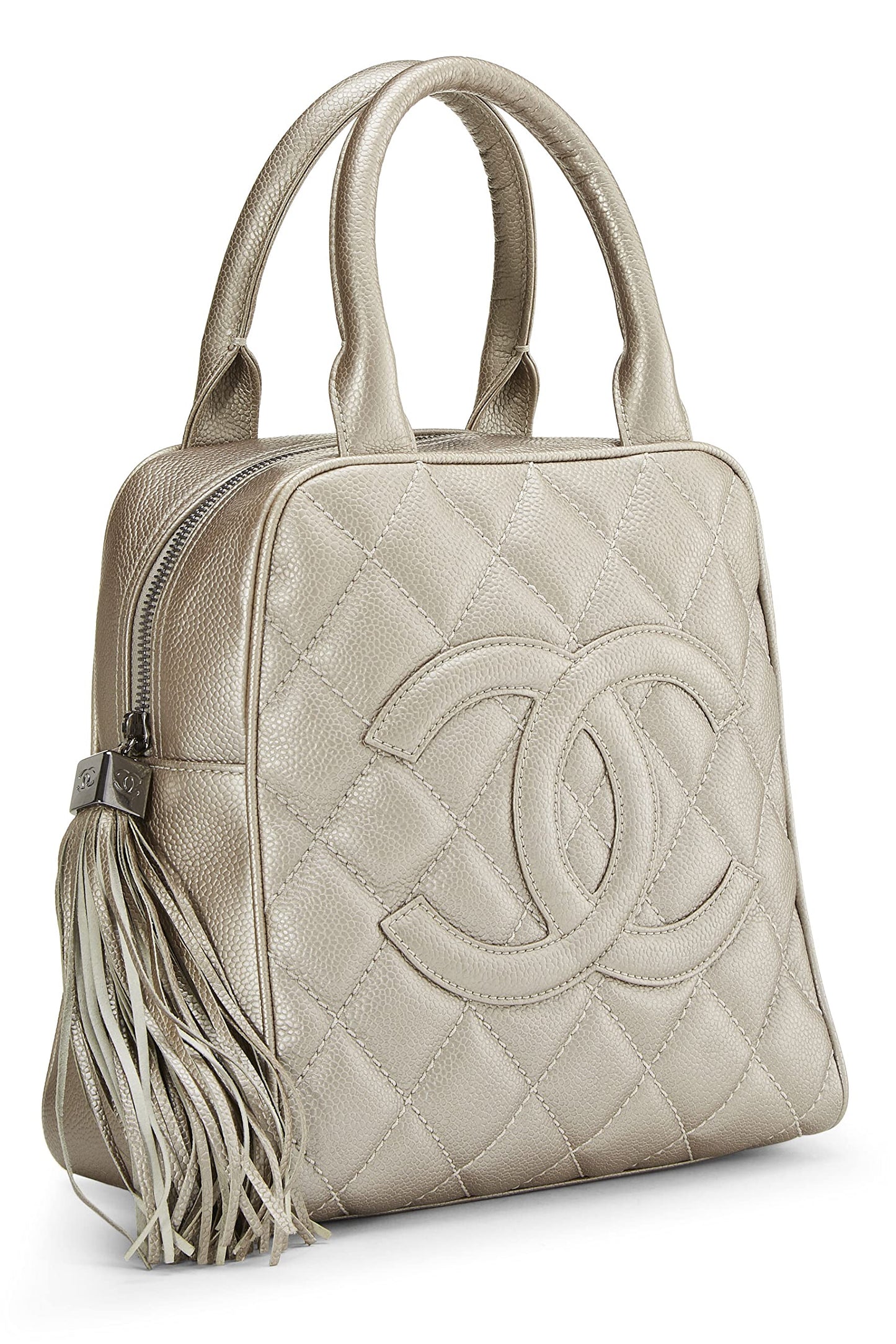 Chanel, Bolso de mano con borlas de caviar acolchado plateado metalizado Pre-Loved, Plata