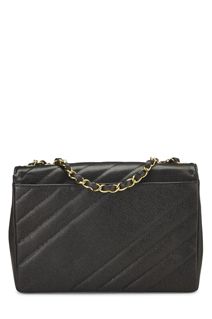 Chanel, Jumbo con solapa diagonal de caviar negro Pre-Loved, Negro