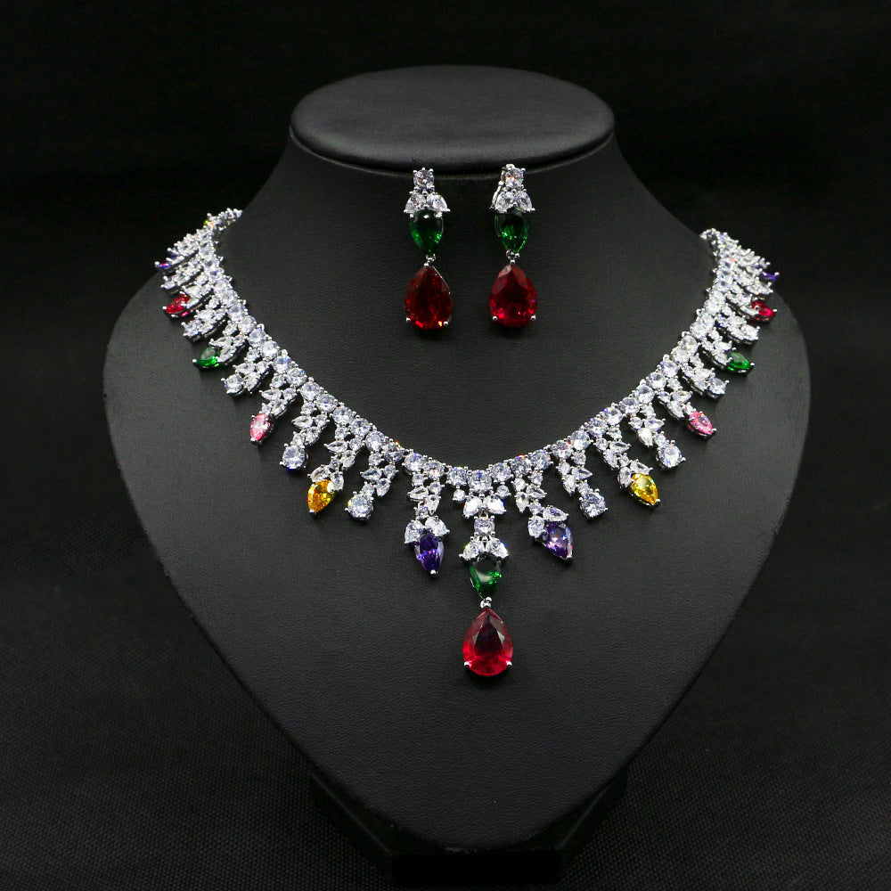 Ensemble de boucles d'oreilles et collier en zircon rouge tendance