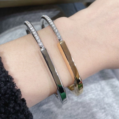 Pulsera con cabeza de candado de medio diamante con galvanoplastia y separación de colores