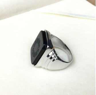 Anillo de plata para hombre con ónix negro