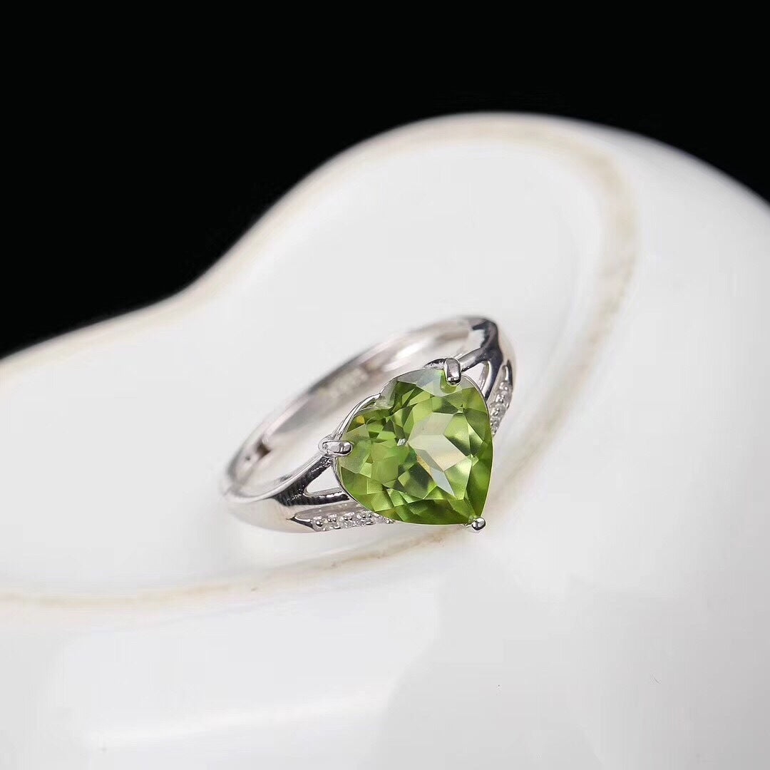 Peridot Ladies Ring With Heart Shape