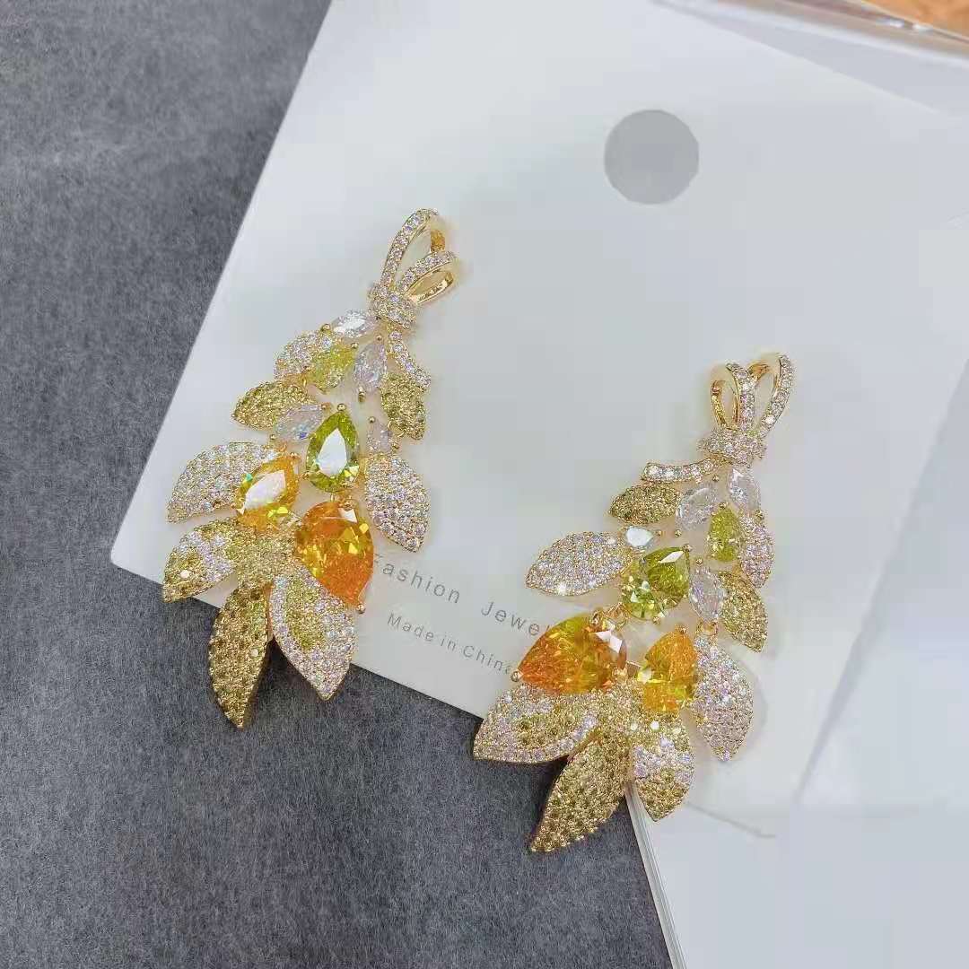 Pendientes de flores de circonita de moda para mujer