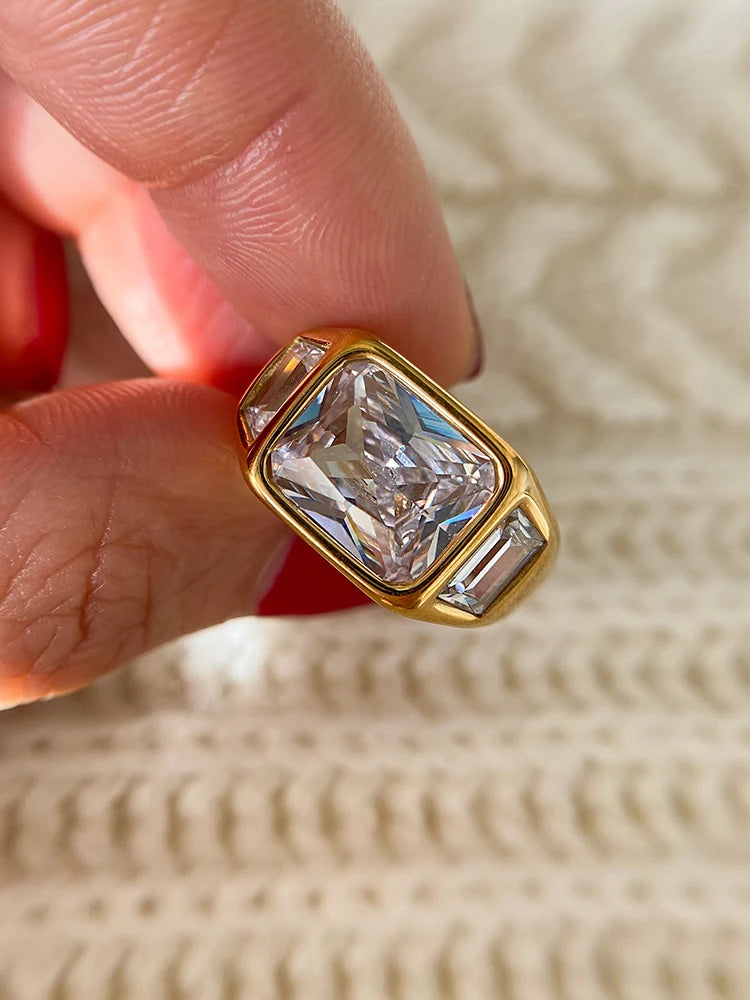 Anillo llamativo de titanio con banda de diamantes de imitación geométricos en oro de 18 quilates para mujer, joyería de diseñador para fiestas, cócteles, clubes, Japón y Corea