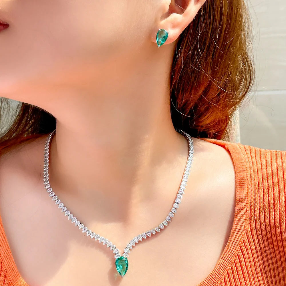 CWWZircons Ensemble de bijoux fantaisie pour femmes, collier et boucles d'oreilles en cristal CZ en forme de goutte d'eau vert clair élégant pour fête de fiançailles T560