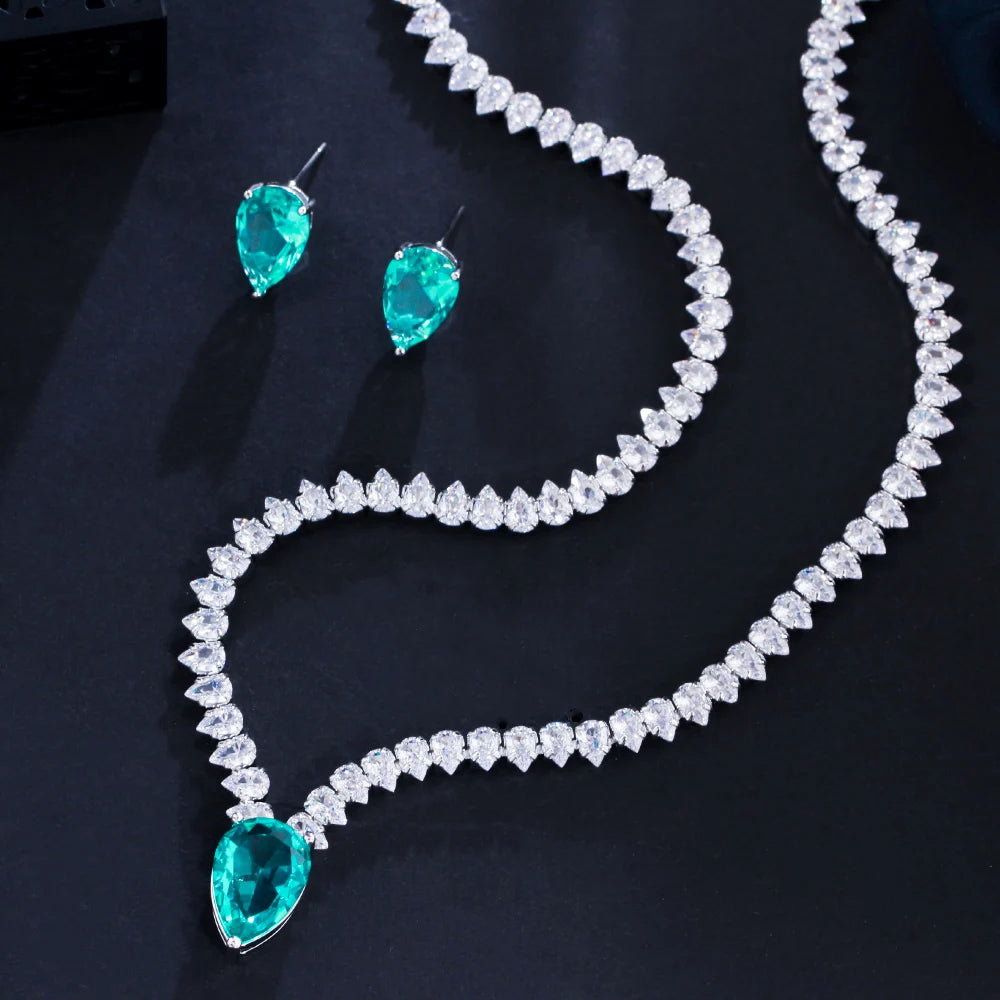 CWWZircons Ensemble de bijoux fantaisie pour femmes, collier et boucles d'oreilles en cristal CZ en forme de goutte d'eau vert clair élégant pour fête de fiançailles T560