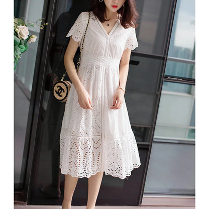 2023 new spring high-end French niche temperament ladies V-neck short-sleeved dress in the long section