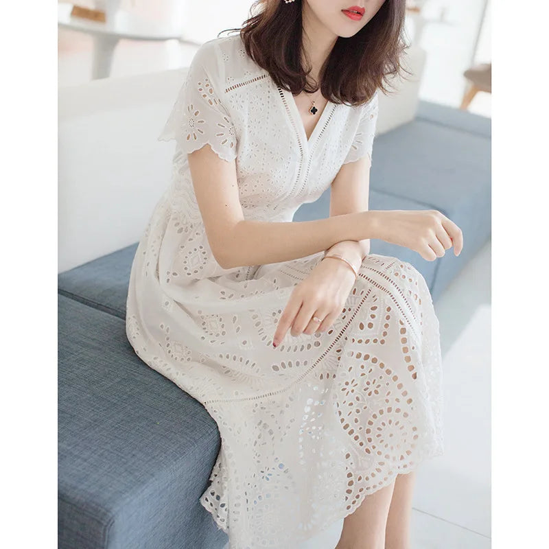 2023 new spring high-end French niche temperament ladies V-neck short-sleeved dress in the long section