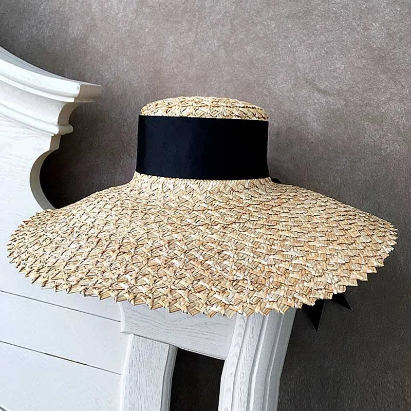 Chapeau de paille naturelle à large bord de 18 cm pour femme, chapeau d'été élégant, chapeau de soleil, chapeau de plage à long ruban, chapeau de spectacle, chapeau de vocation Derby