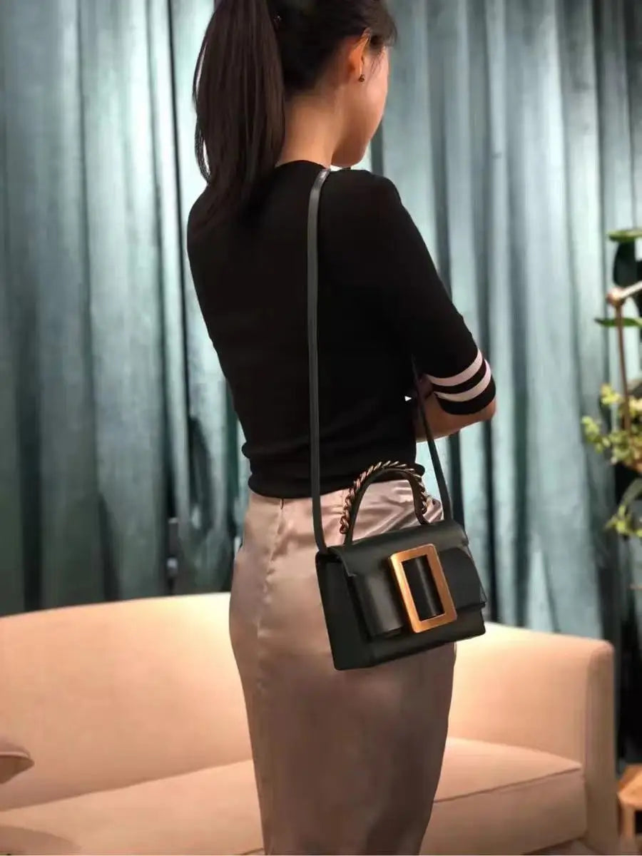 2024 Bouton en métal Sac pour femme en cuir véritable Sac à main à rabat de luxe Grande capacité Boucle carrée papillon Petit sac à main marron pour femme