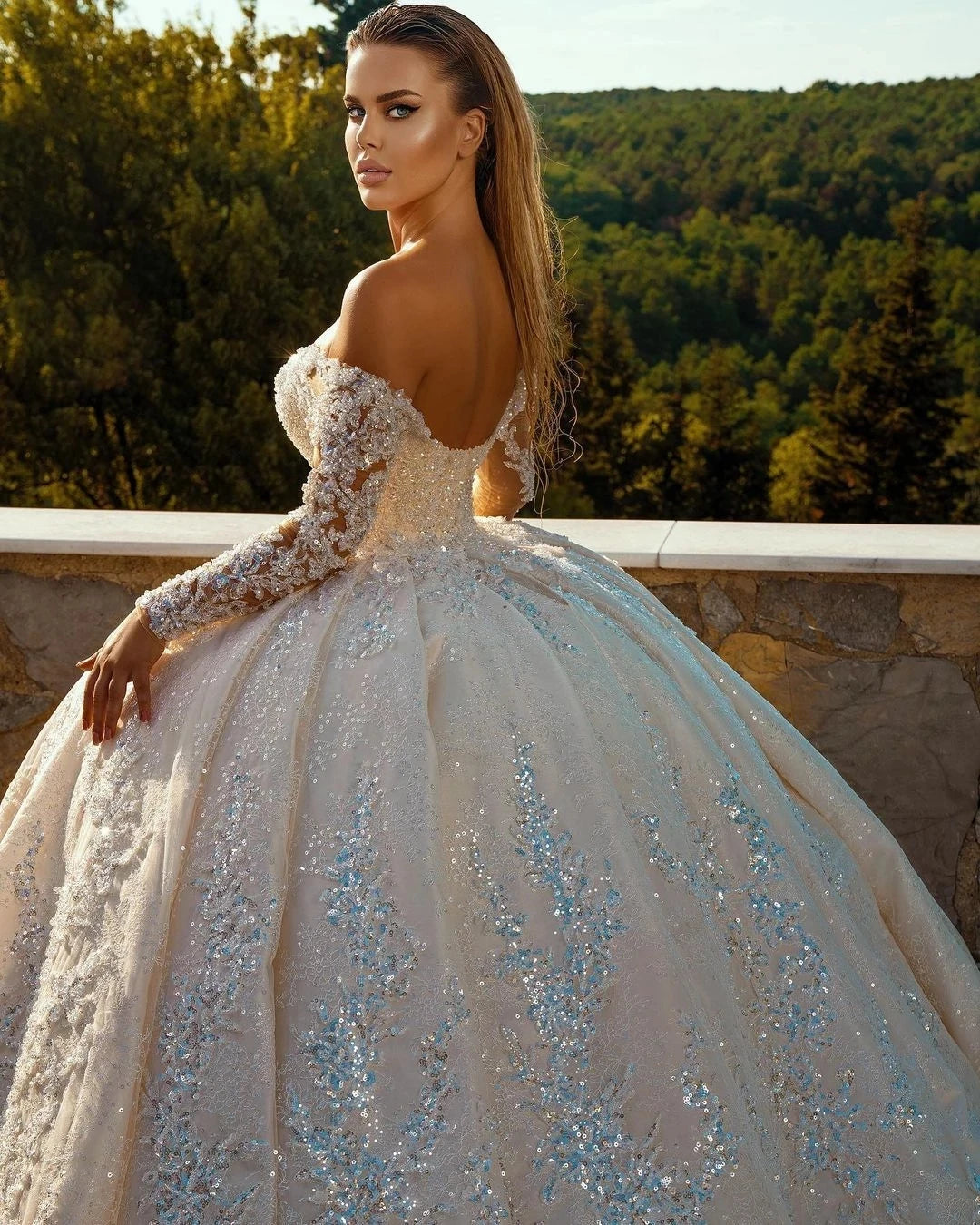 Robes de mariée luxueuses sur mesure, robe de bal, manches longues bouffantes, tulle, perles de cristal, paillettes, robes de mariée formelles pour femmes 2023