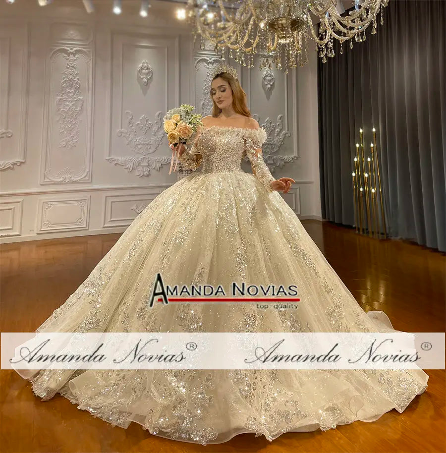 Robe de mariée à manches longues et épaules dénudées NS4688 Amanda Novias